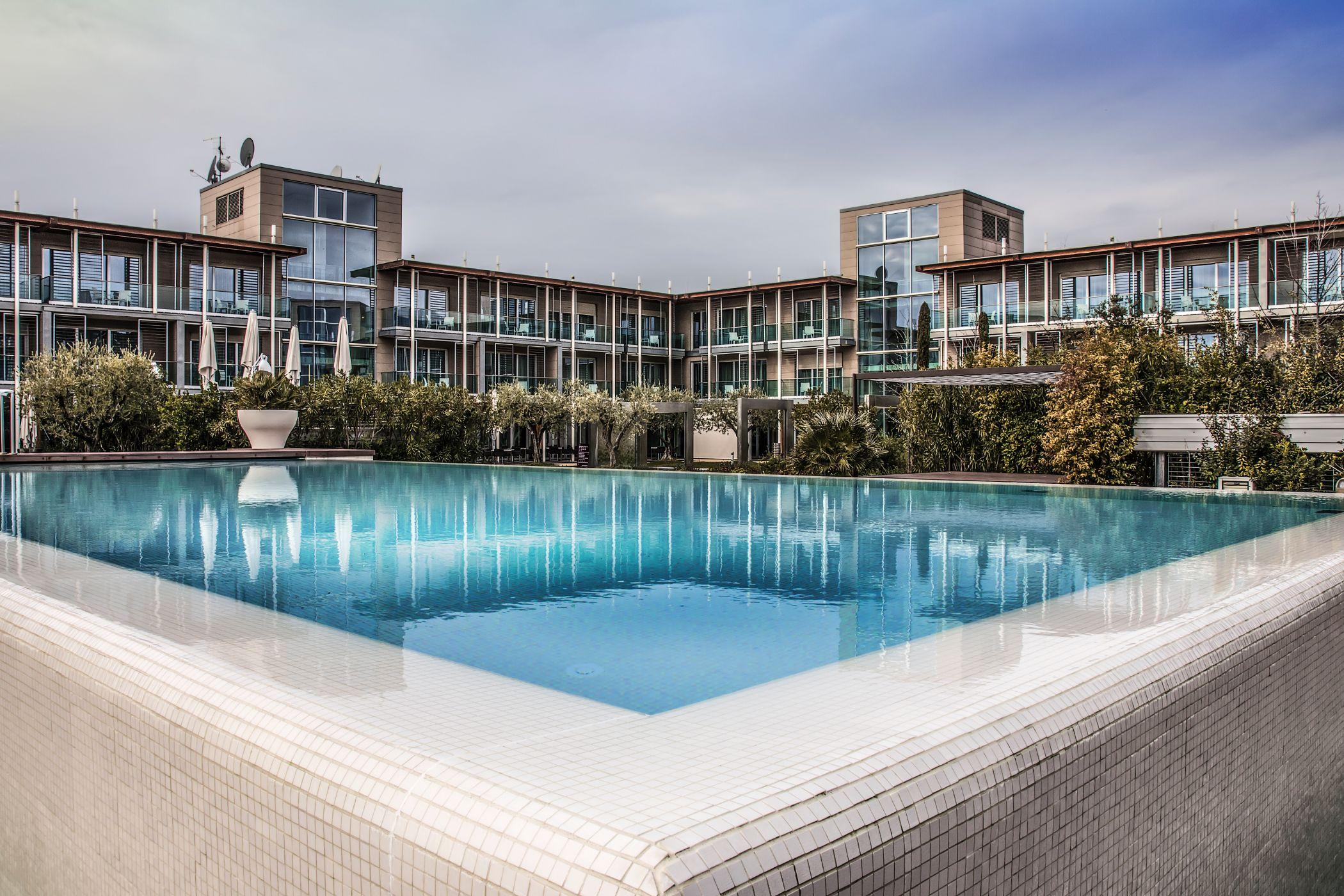 Aqualux Hotel Spa Suite & Terme Бардолино Екстериор снимка