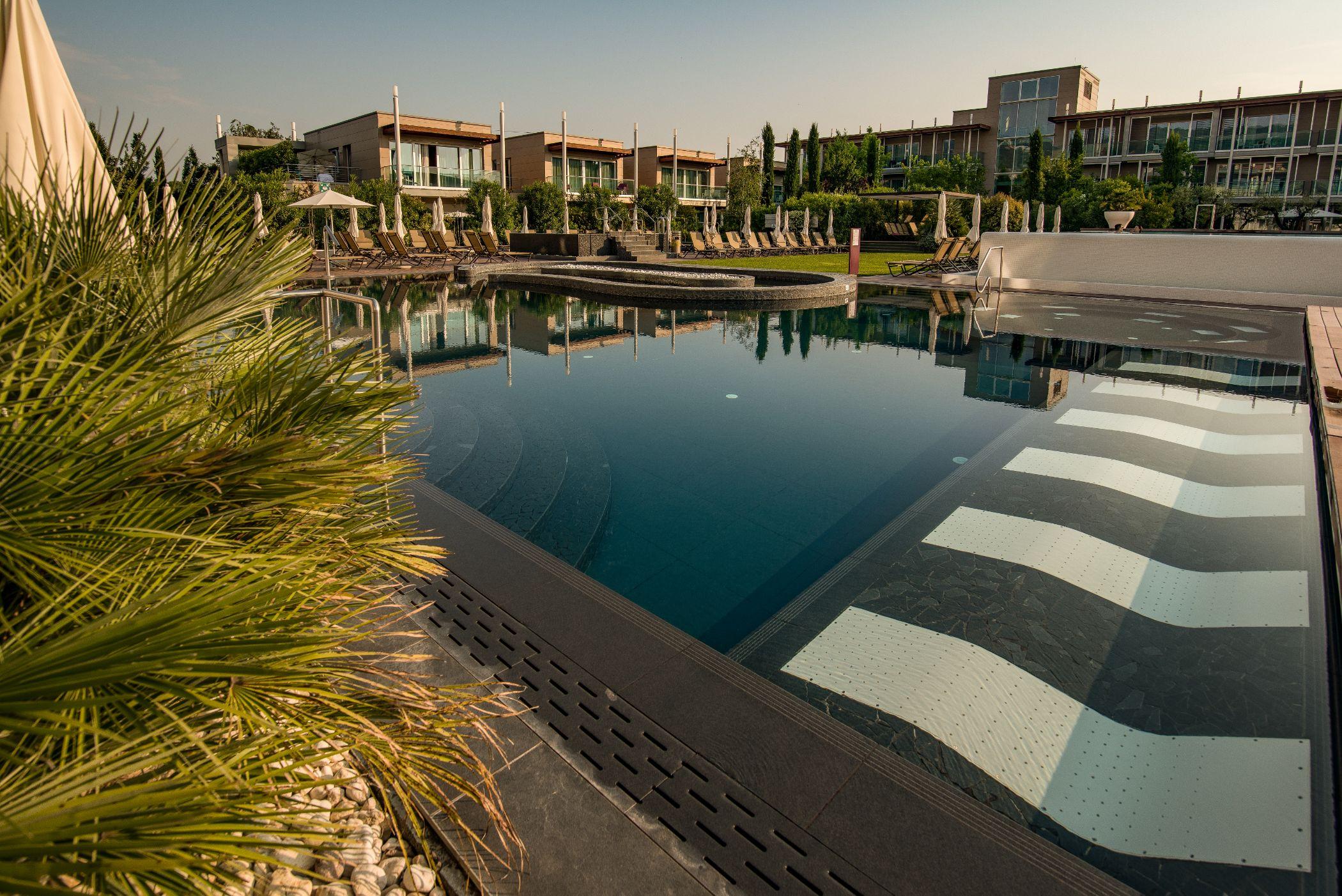 Aqualux Hotel Spa Suite & Terme Бардолино Екстериор снимка