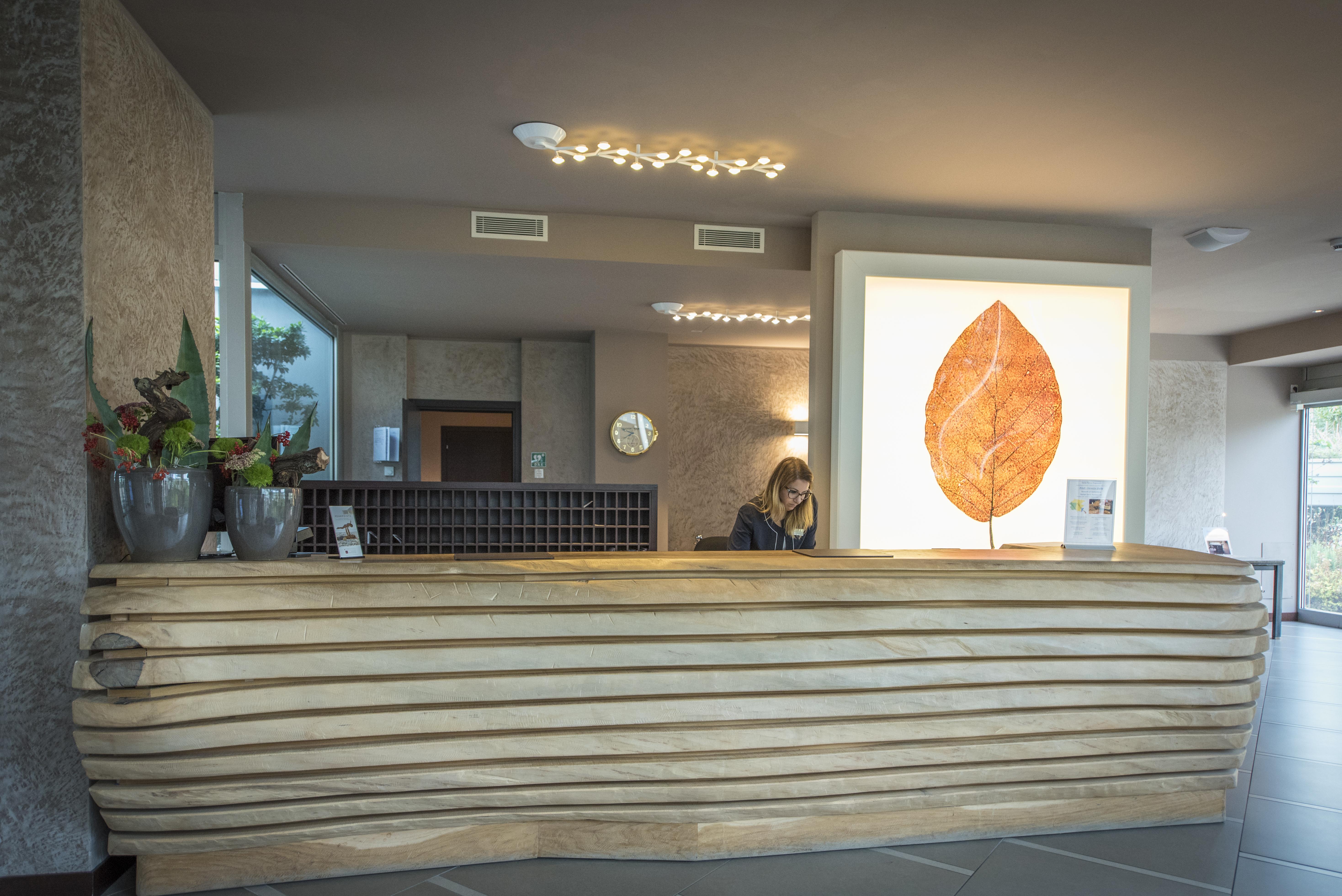 Aqualux Hotel Spa Suite & Terme Бардолино Екстериор снимка