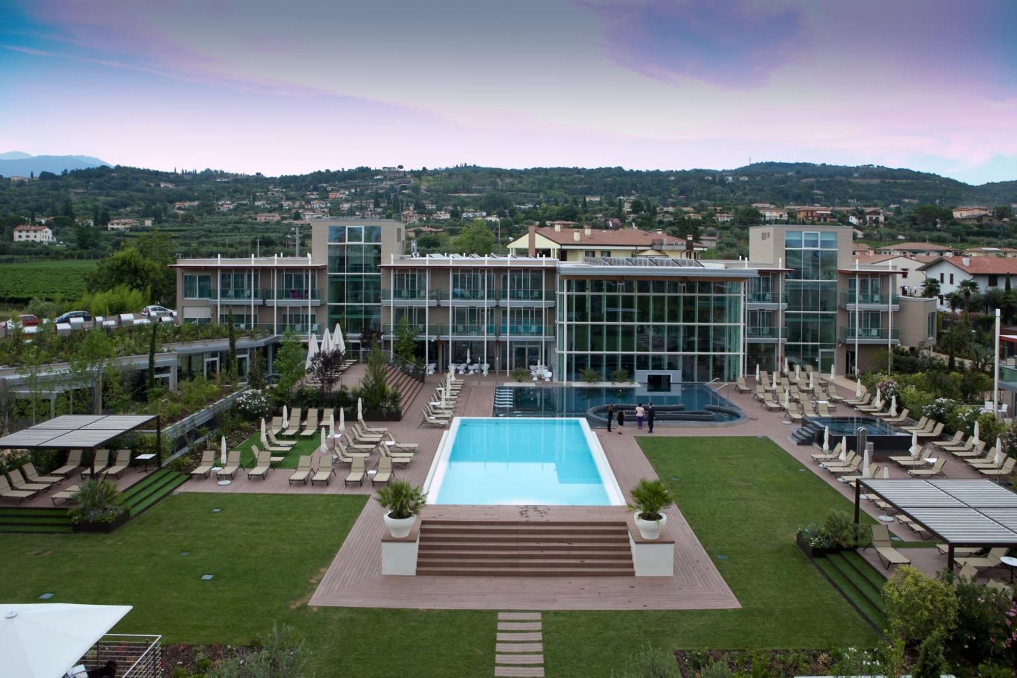 Aqualux Hotel Spa Suite & Terme Бардолино Екстериор снимка