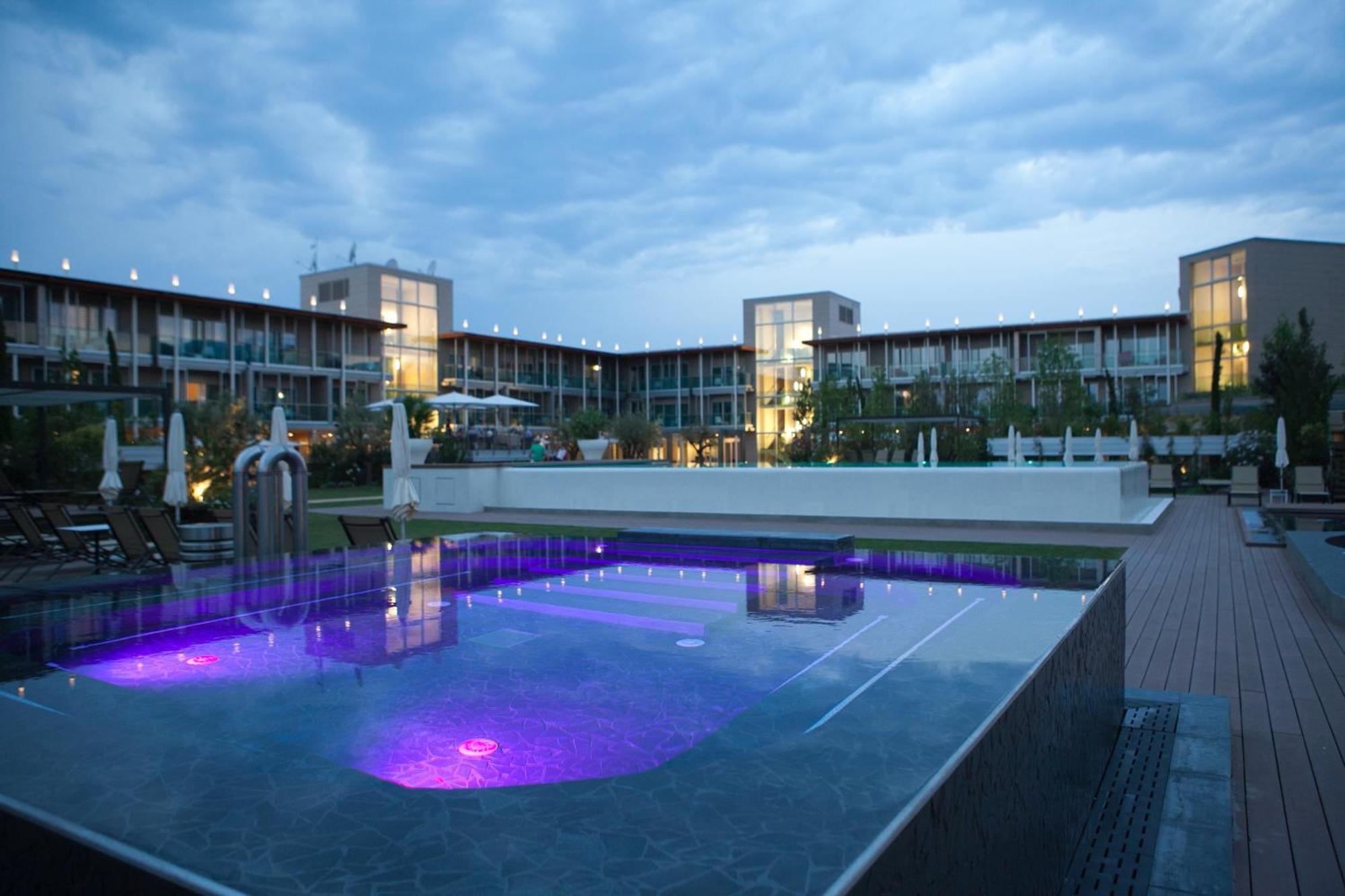 Aqualux Hotel Spa Suite & Terme Бардолино Екстериор снимка