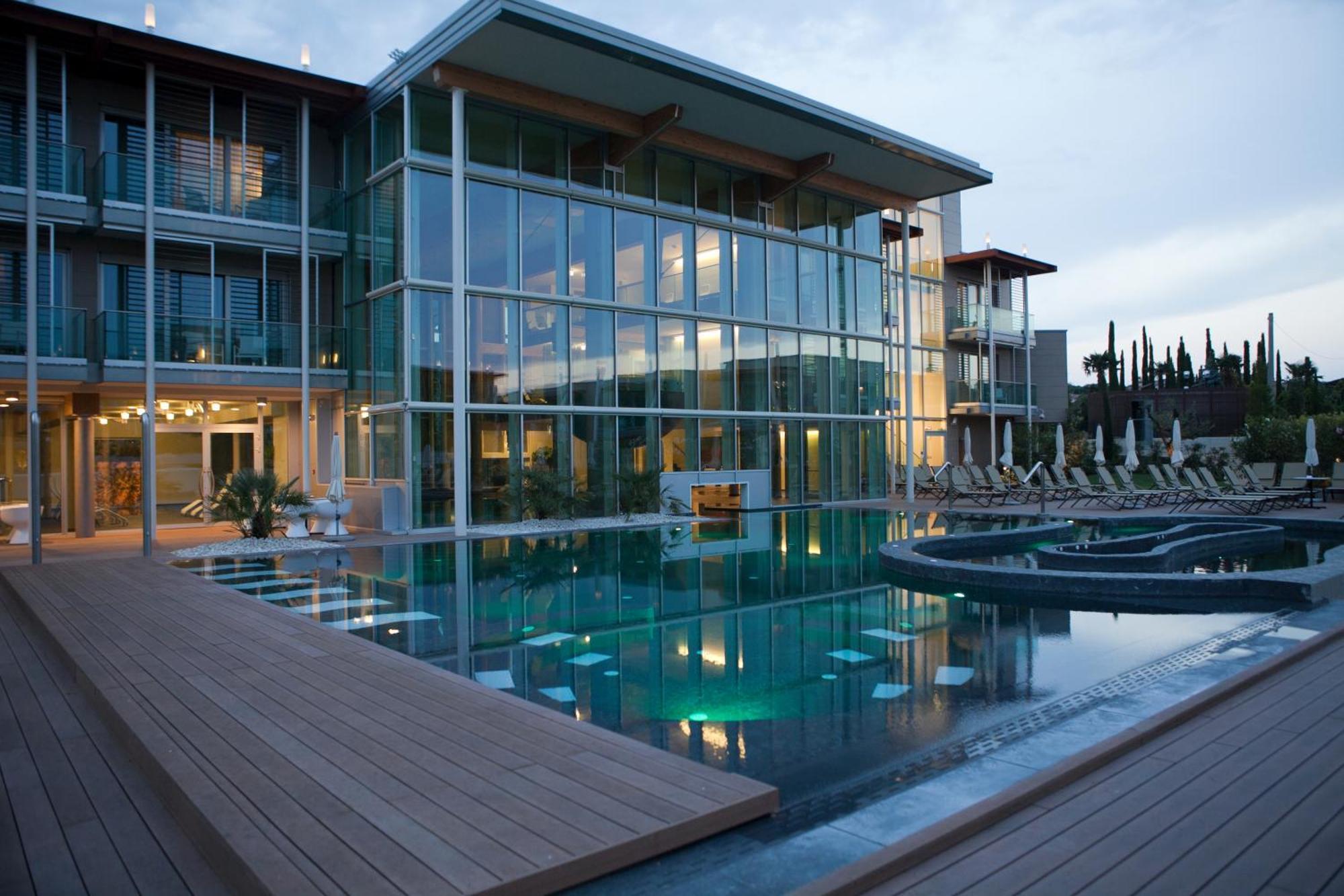Aqualux Hotel Spa Suite & Terme Бардолино Екстериор снимка